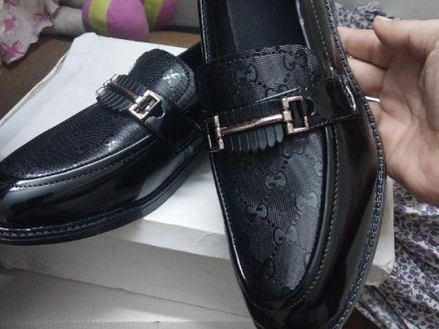 حذاء رجالي لماع أكسسوار